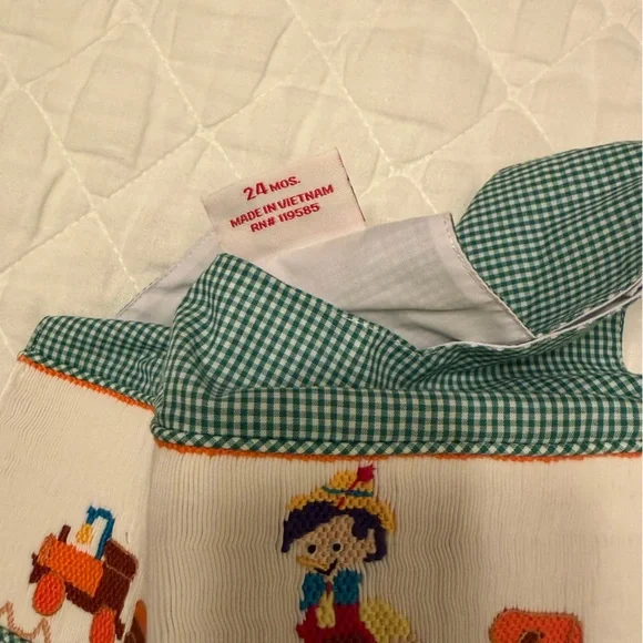 Green gingham Pinocchio smocked John - Picture 2 of 7